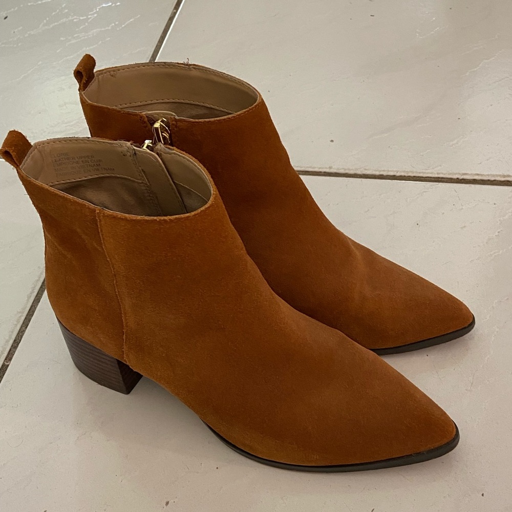 Suede bootie tan